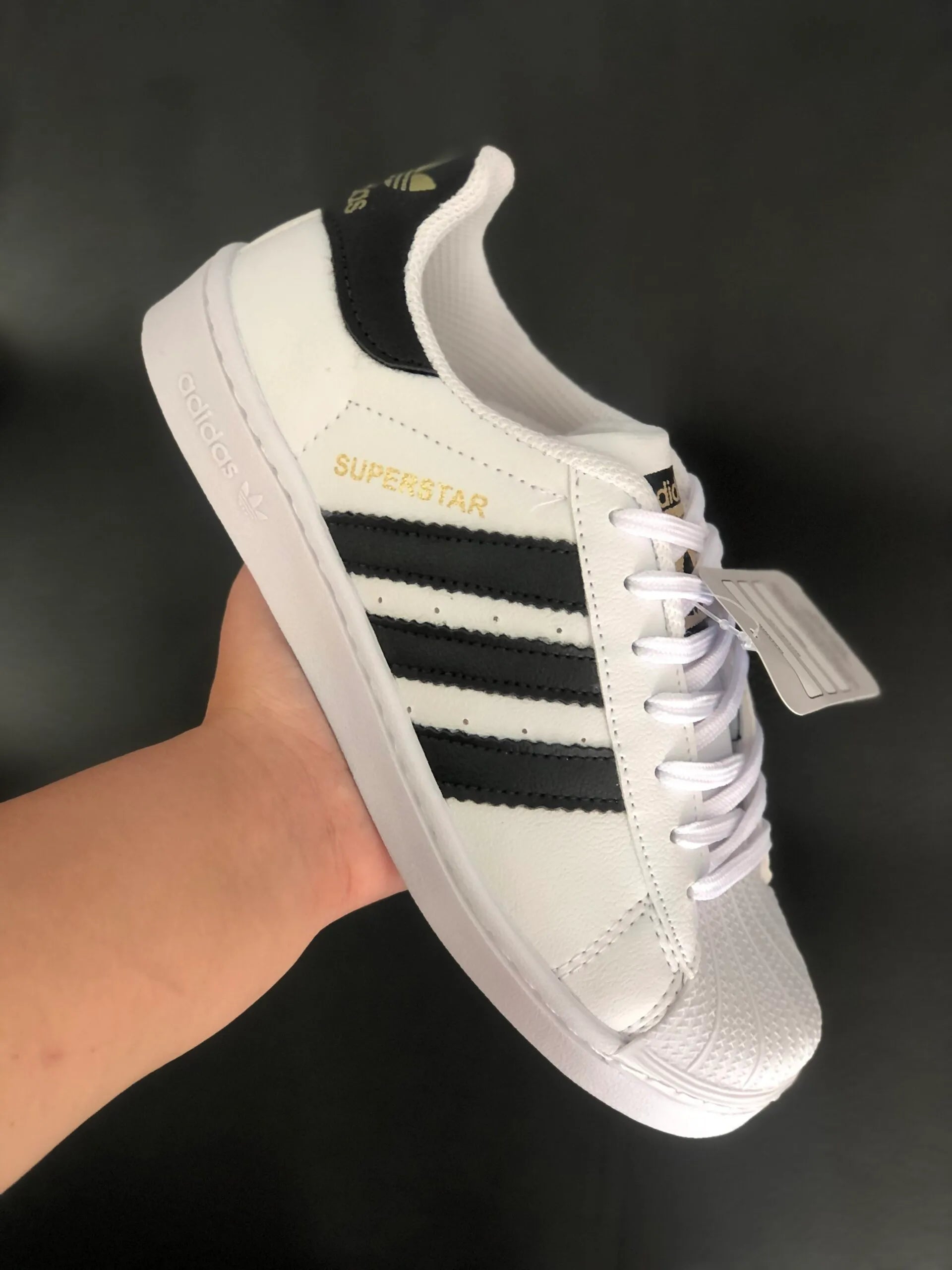 Tenis Adidas Superstar - Primera línea